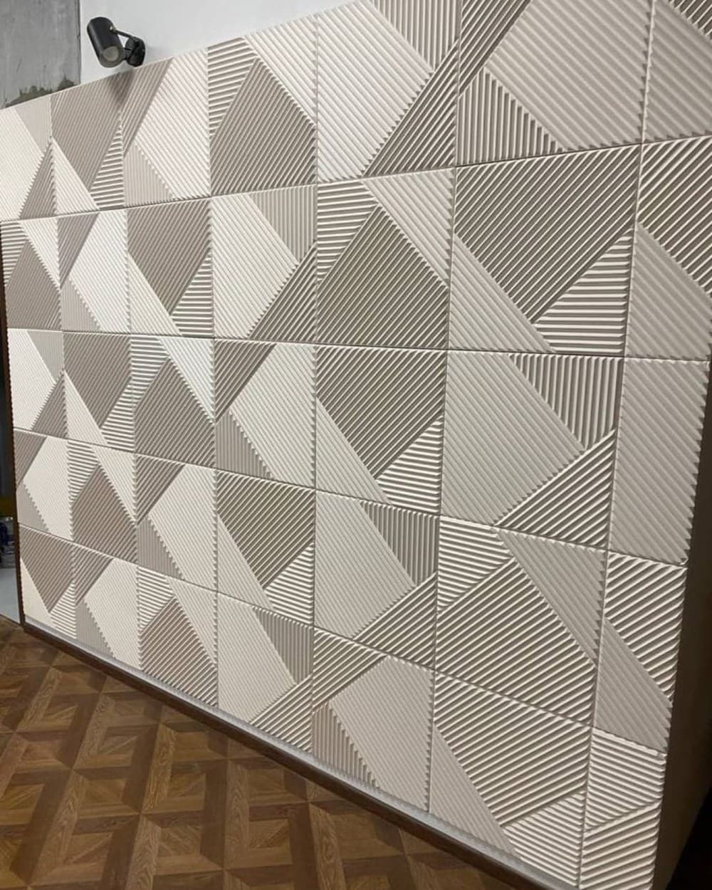 Modern Wall Decor by Pakistan Interior, Faisalabad